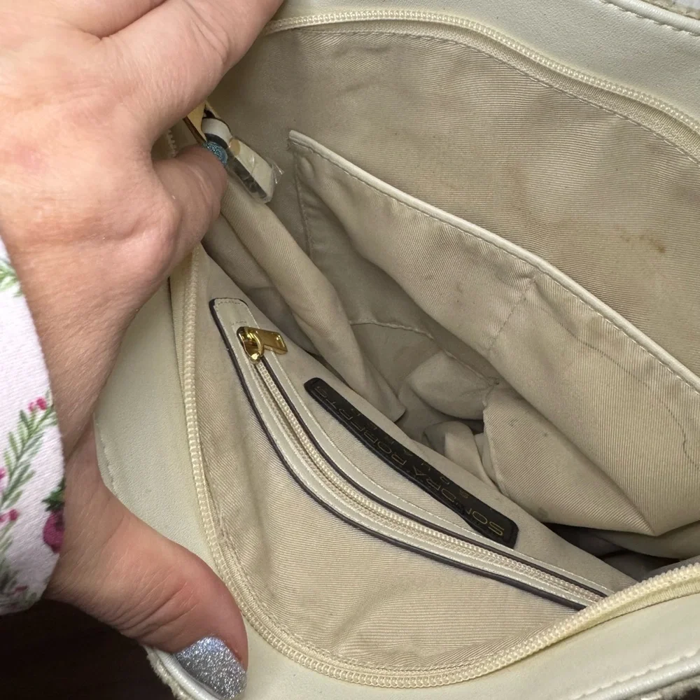 Sondra Roberts Elegant Cream Shoulder Bag